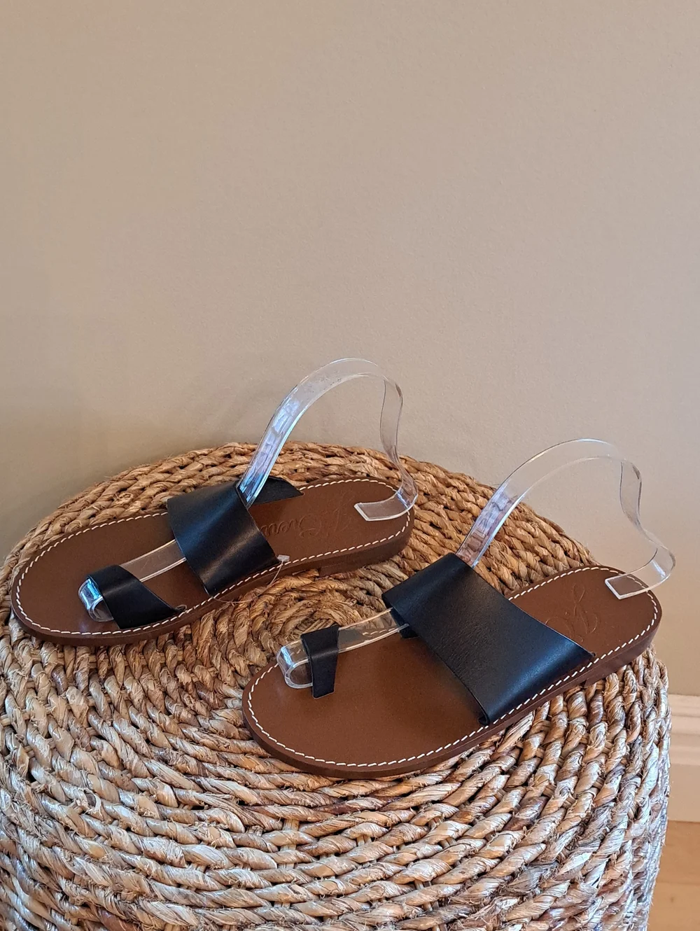 NWOT J.Crew Womens Marta Summer/Vacation Black Leather Toe Post Sandals 7.5 - Picture 2 of 8